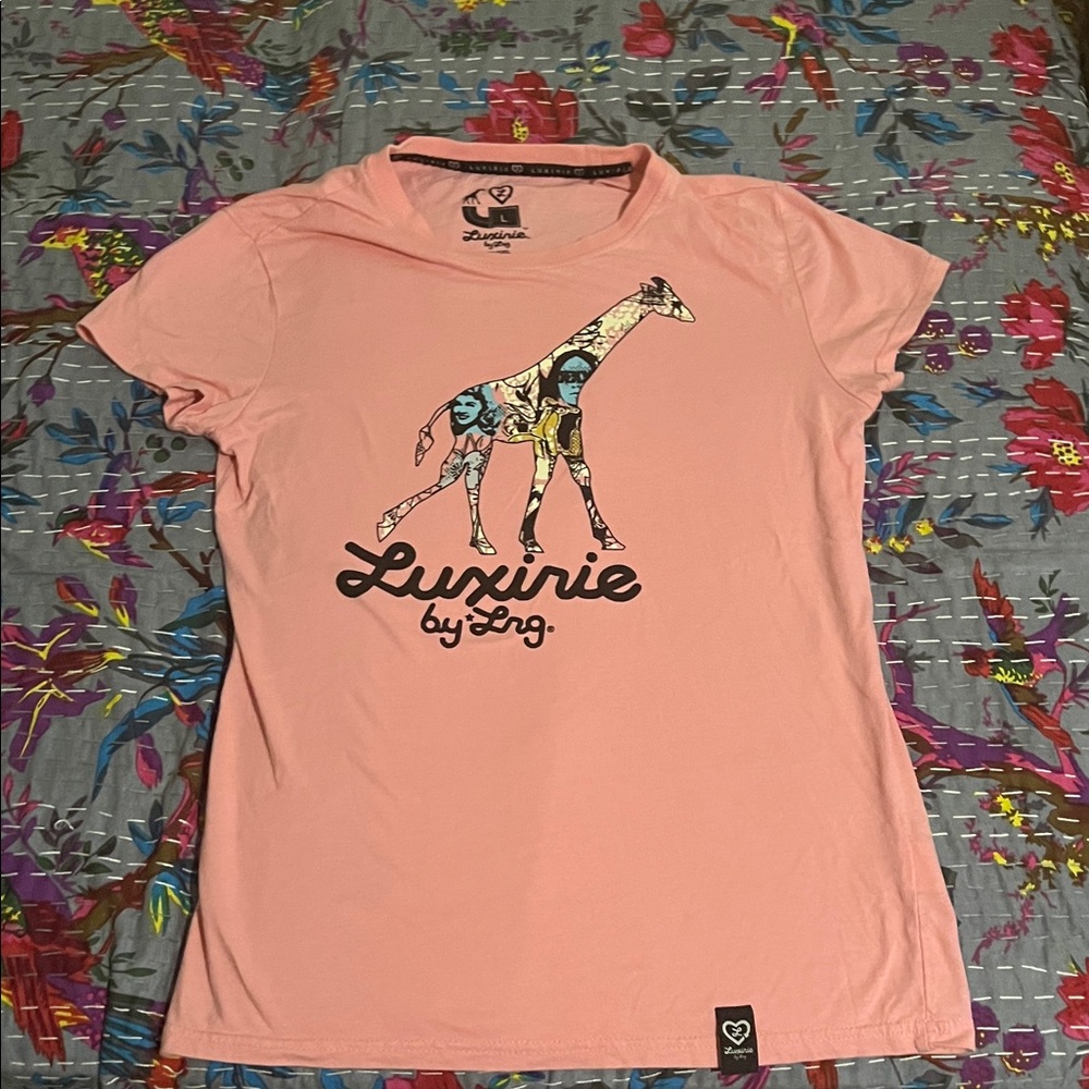 Luxirie by LRG Pink Graphic Women's Top Size L (runs small)